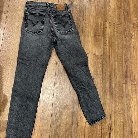 Levi’s Wedgie - Picture 1 of 4